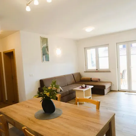 Apartmaji Valentina شقة
