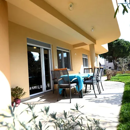 Apartmaji Valentina * بريمونتيرا