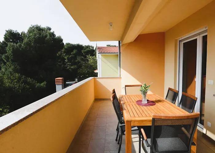 Apartmaji Valentina * Premantura