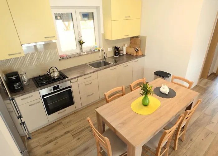 Apartmaji Valentina * Premantura