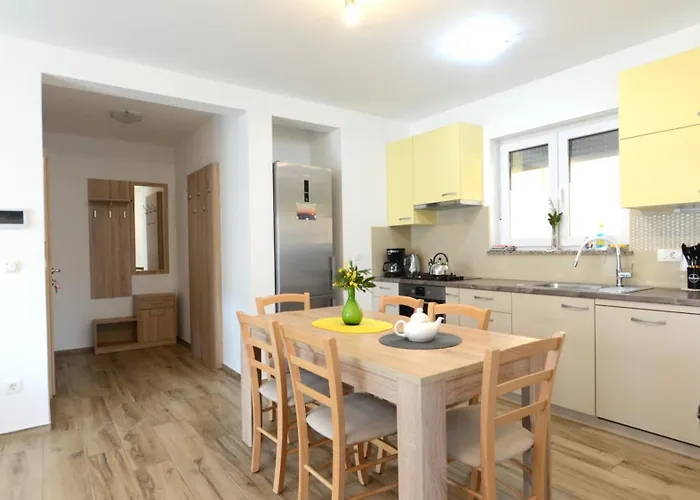 Apartmaji Valentina Daire Premantura