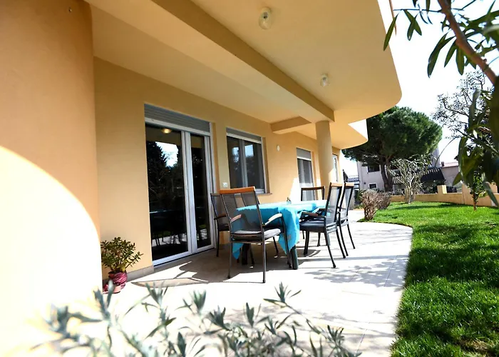 Apartmaji Valentina * Premantura