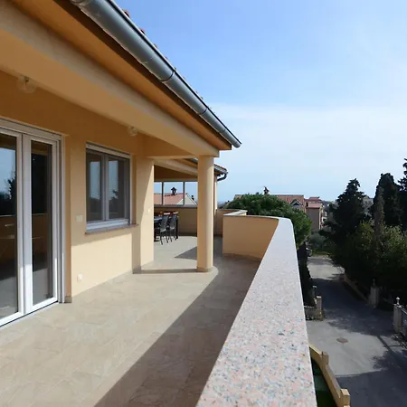 Apartmaji Valentina * Premantura