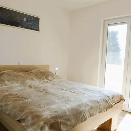 Apartmaji Valentina Apartment *