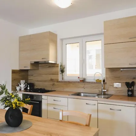 Apartmaji Valentina Apartment *