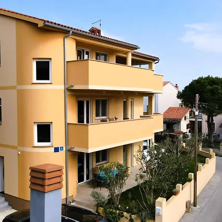 Apartmaji Valentina * Premantura