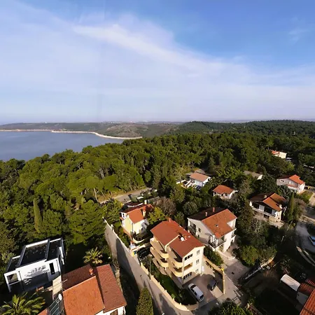 Apartmaji Valentina Daire Premantura