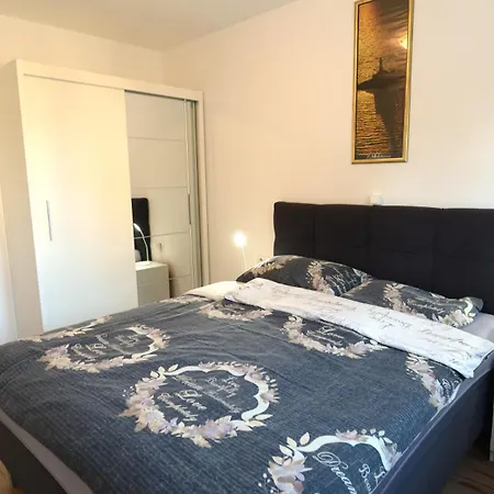 Apartmaji Valentina Apartment *