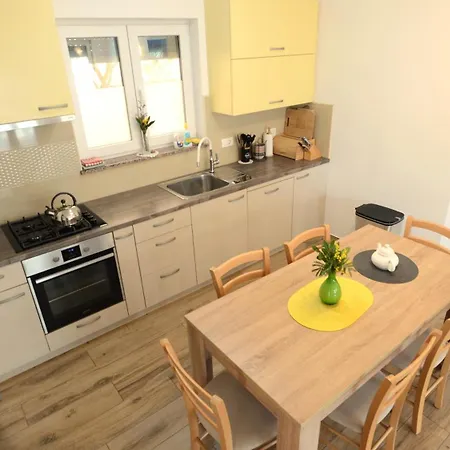 Apartmaji Valentina * Premantura