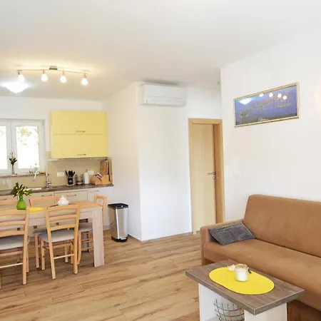 Apartmaji Valentina *