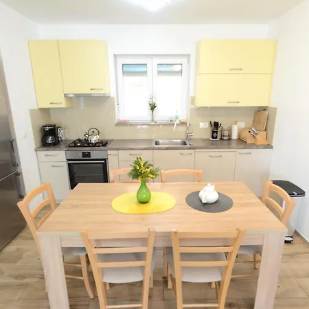 Apartmaji Valentina * Premantura